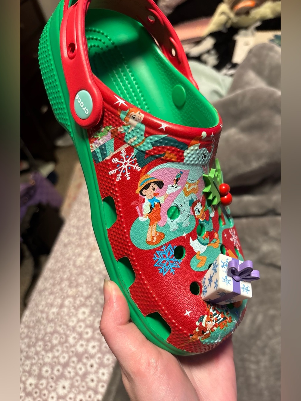 Disney Parks Mickey &Friends 2023 Christmas Holiday Classic Clogs W7/ M5 - Picture 7 of 11